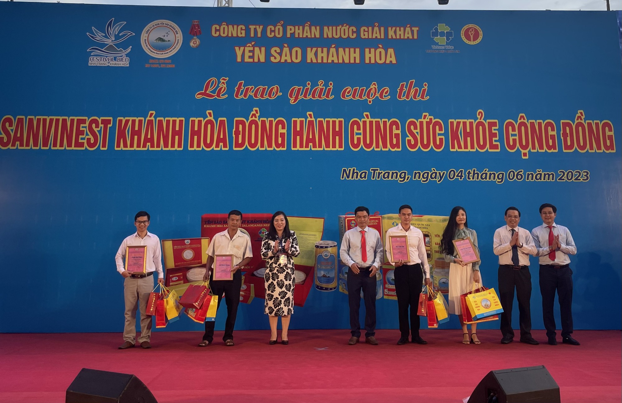 Trao giải cuộc thi Sanvinest Kh&aacute;nh H&ograve;a đồng h&agrave;nh c&ugrave;ng sức khỏe cộng đồng - Ảnh 6.