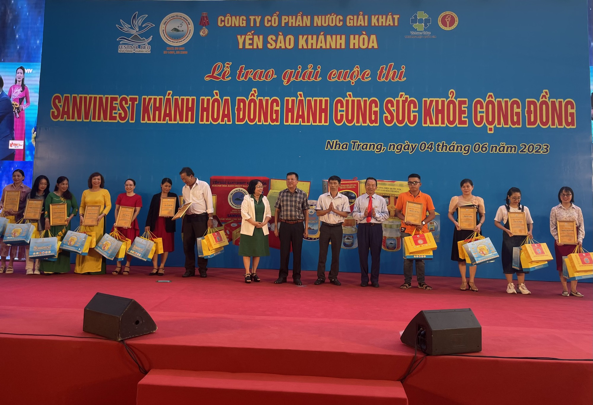 Trao giải cuộc thi Sanvinest Kh&aacute;nh H&ograve;a đồng h&agrave;nh c&ugrave;ng sức khỏe cộng đồng - Ảnh 7.