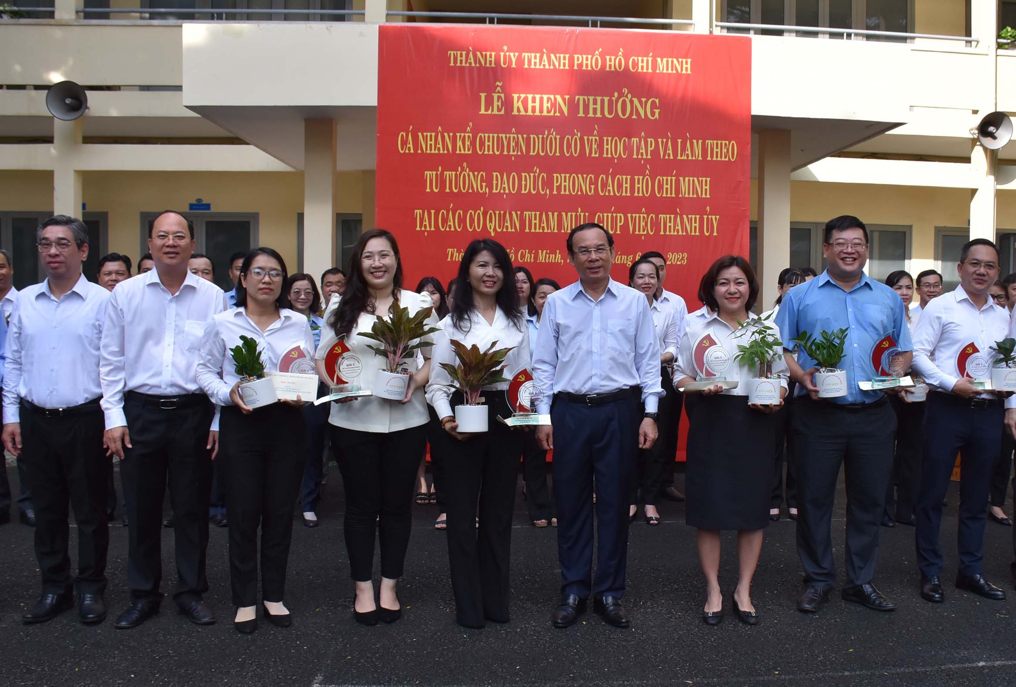 7 c&aacute; nh&acirc;n của Th&agrave;nh ủy TP HCM đoạt giải hội thi kể chuyện dưới cờ về học B&aacute;c - Ảnh 1.