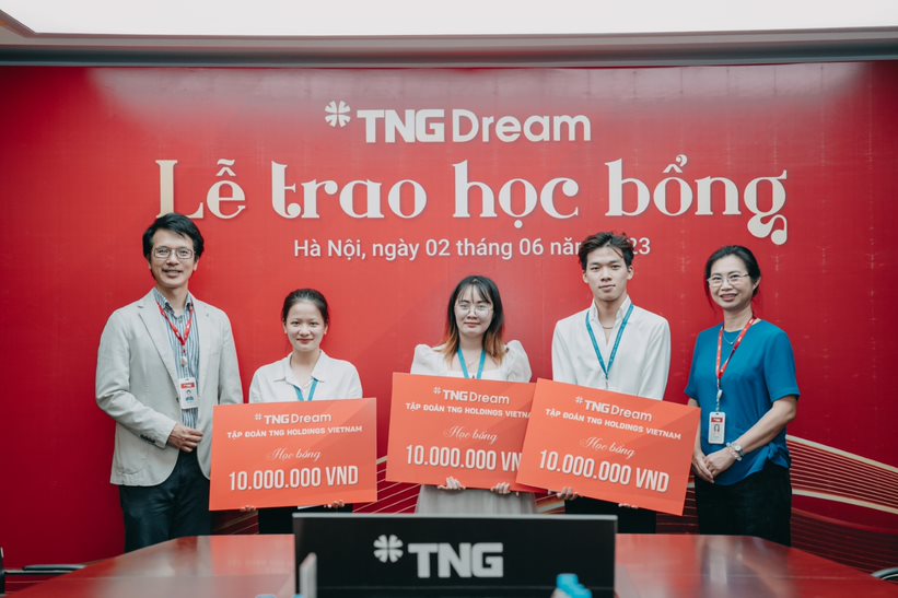 3 sinh viên Đại học Bách Khoa nhận học bổng TNG Dream