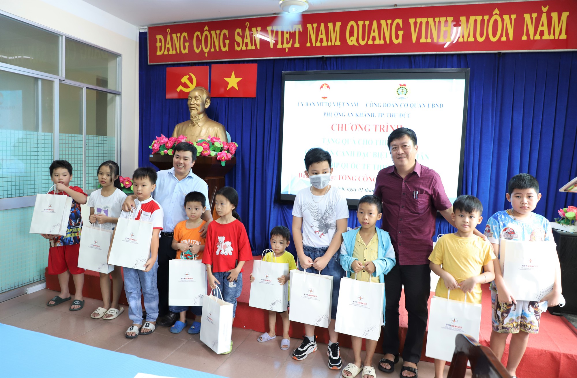 EVNGENCO3 trao 200 phần qu&agrave; cho c&aacute;c em thiếu nhi dịp 1-6 - Ảnh 2.