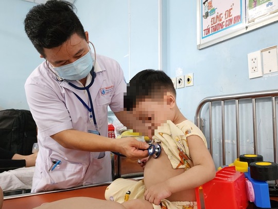 TP HCM: X&aacute;c định được t&aacute;c nh&acirc;n khiến bệnh tay ch&acirc;n miệng nặng ở trẻ