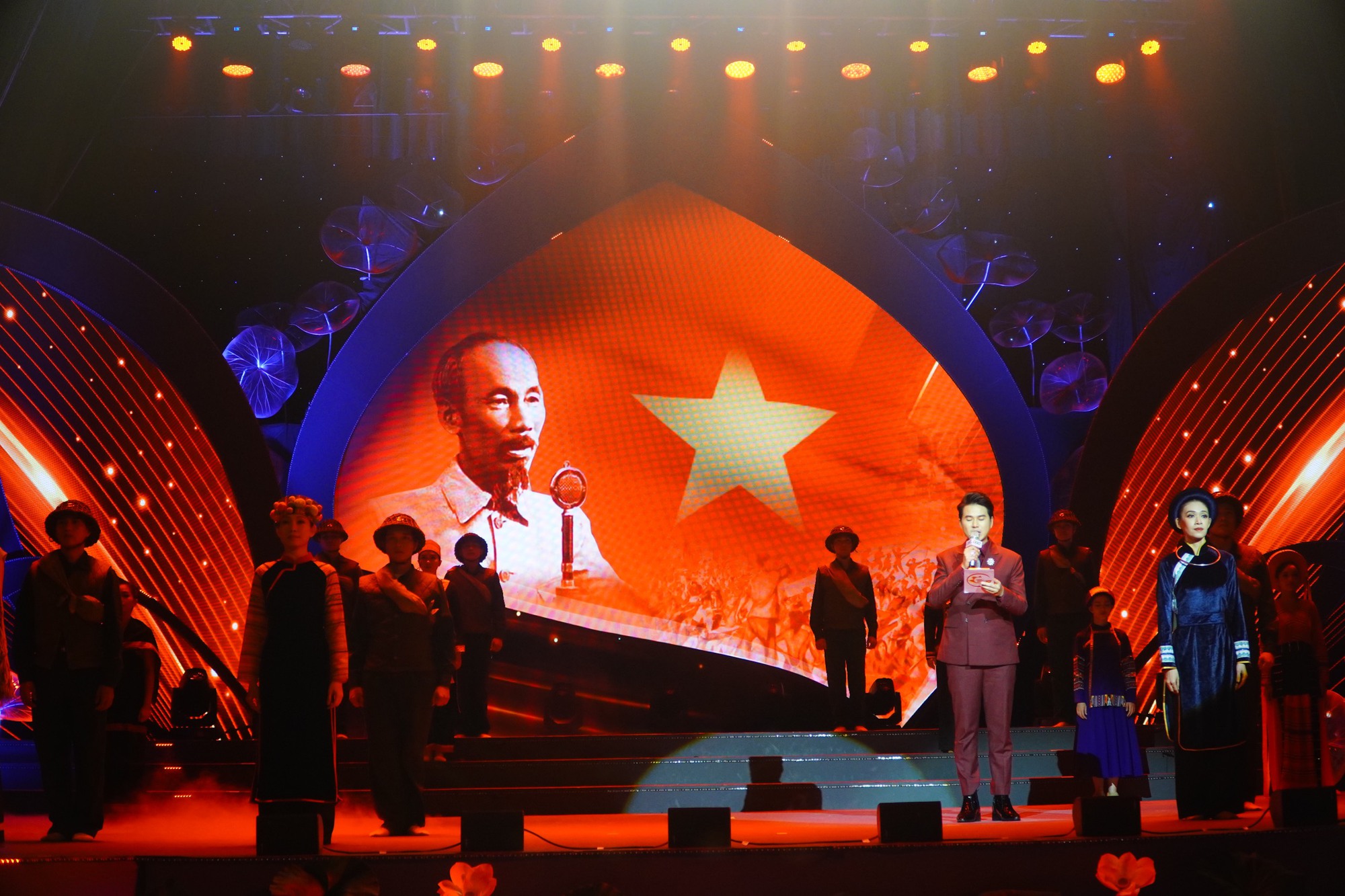Vang mãi bài ca Hồ Chí Minh