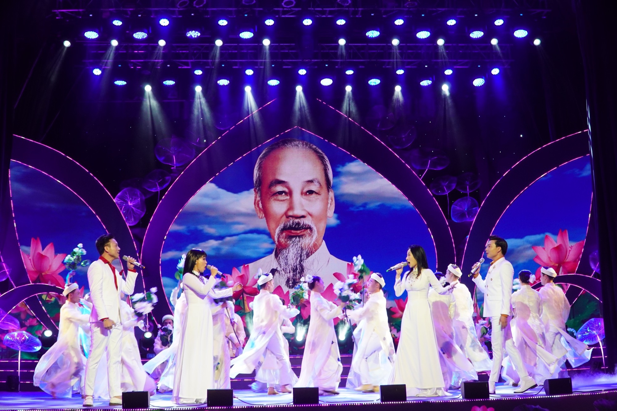 Vang mãi bài ca Hồ Chí Minh - Ảnh 3.