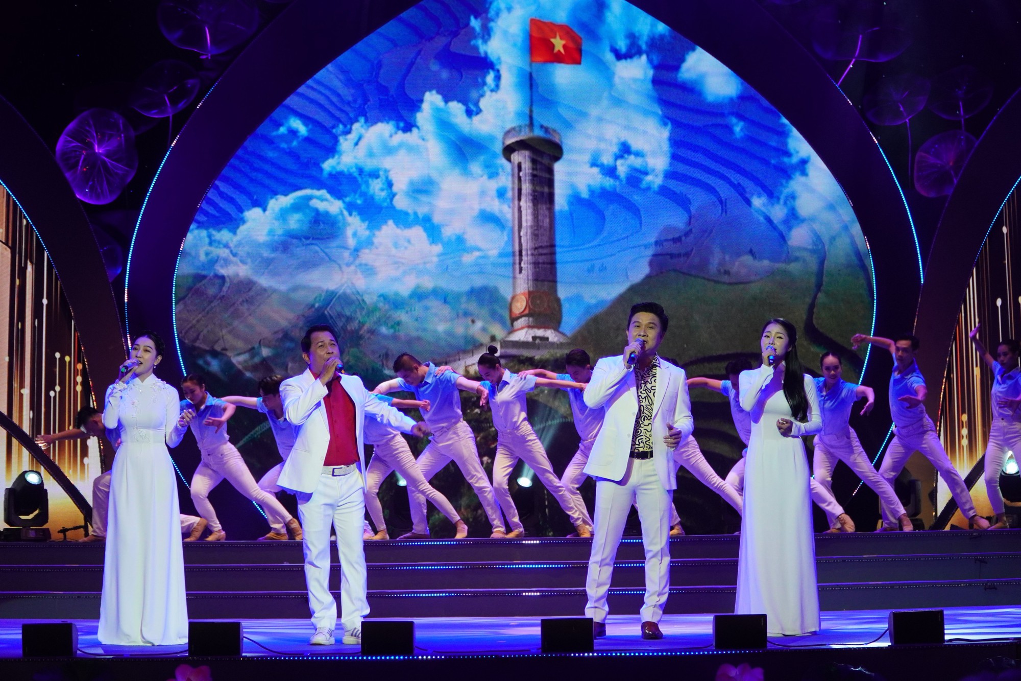 Vang mãi bài ca Hồ Chí Minh - Ảnh 13.
