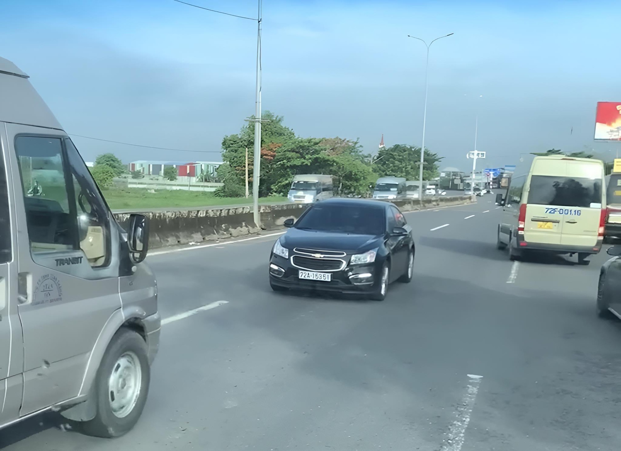 CLIP: Người phụ nữ chạy ôtô ngược chiều trên Quốc lộ 51 ở Bà Rịa- Vũng Tàu
