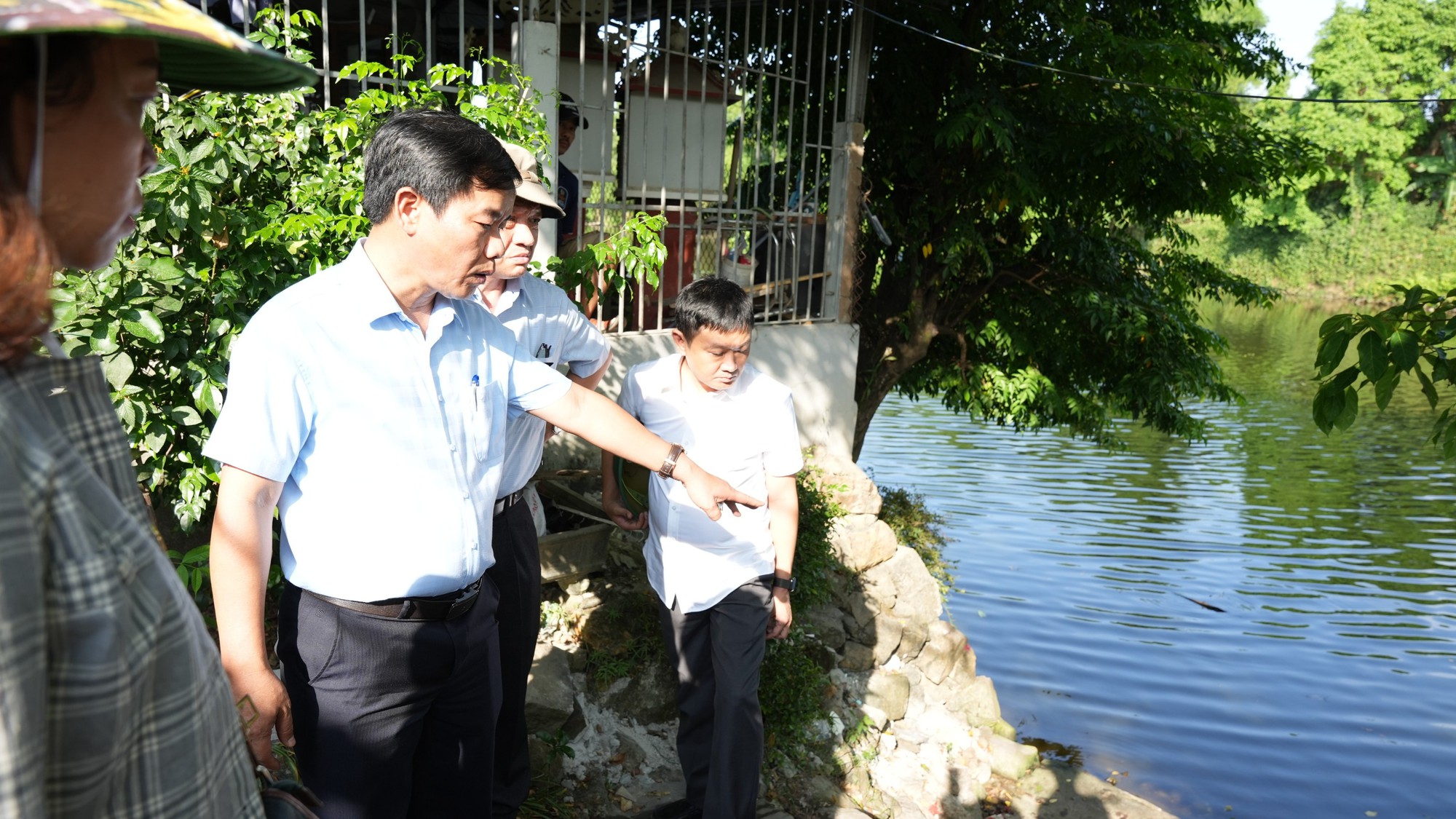 Chủ tịch tỉnh thị s&aacute;t chỉ r&otilde; nhiều điểm chưa ph&ugrave; hợp của dự &aacute;n k&egrave; s&ocirc;ng - Ảnh 2.