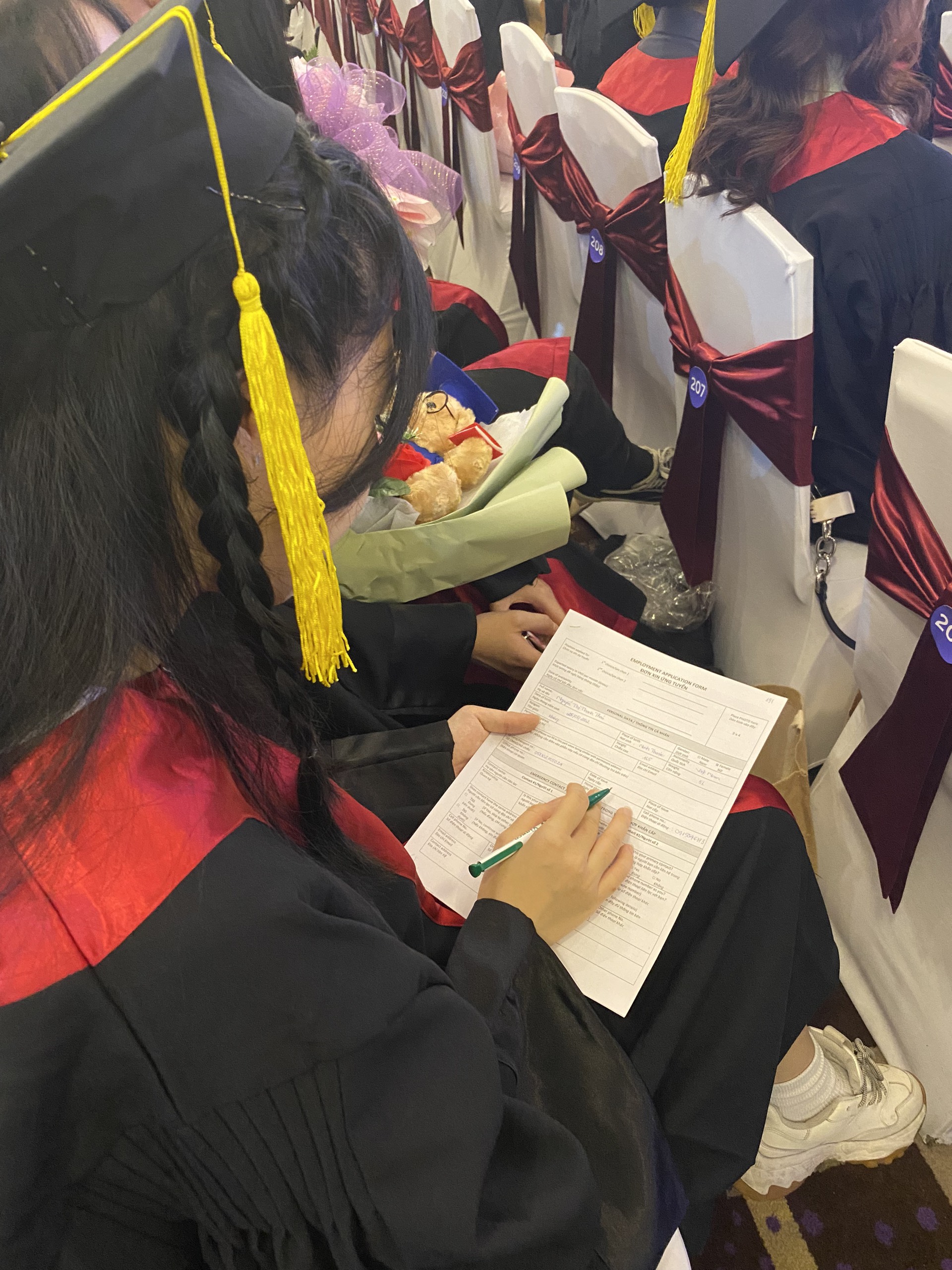 Sôi nổi ngày hội tuyển dụng ngay tại lễ tốt nghiệp