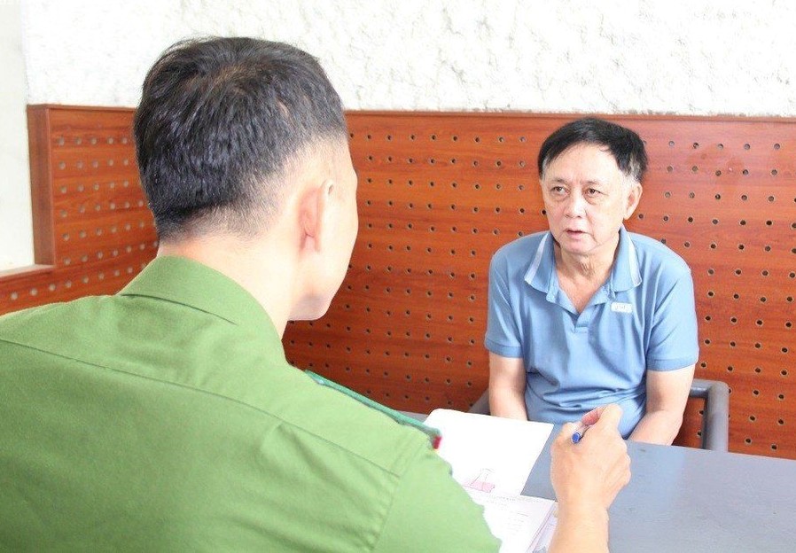 &ldquo;Si&ecirc;u trộm&rdquo; 13 tiền &aacute;n, tiền sự bị bắt giữ khi đang h&agrave;nh nghề