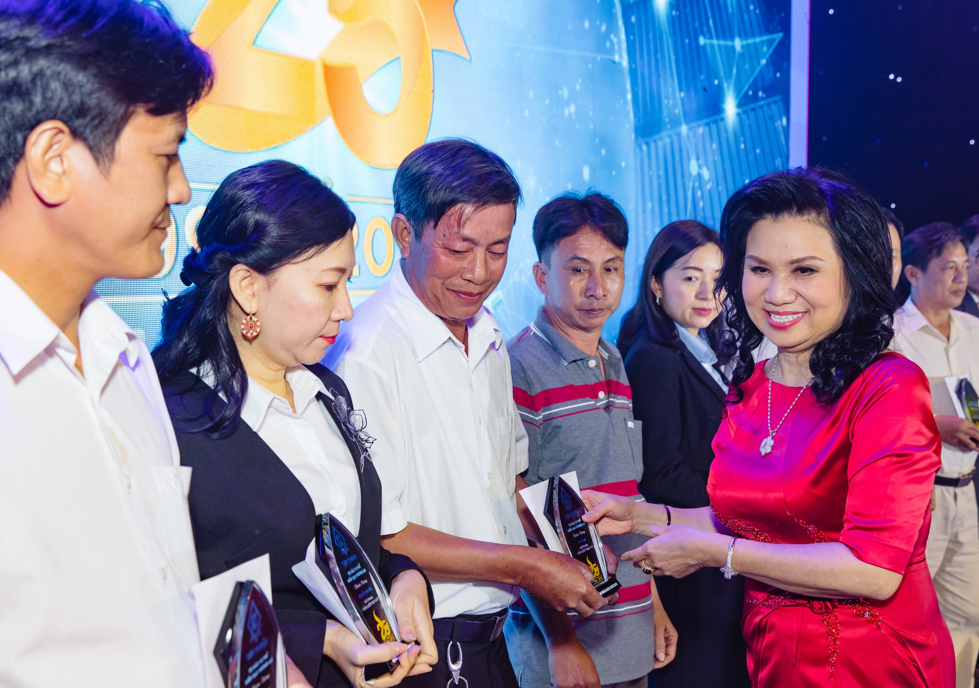 Những ông bà chủ “kỳ lạ”: Bóng hồng làm cơ khí, thưởng vàng cho công nhân- Ảnh 6.
