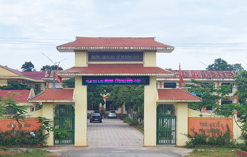 Nam sinh bị 30 bạn kéo vào nhà vệ sinh đánh "hội đồng" ngay tiệc chia tay