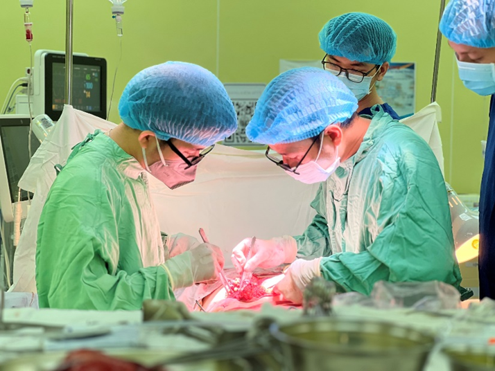Cứu ca tai nạn quá nặng tưởng chừng tử vong trên bàn mổ