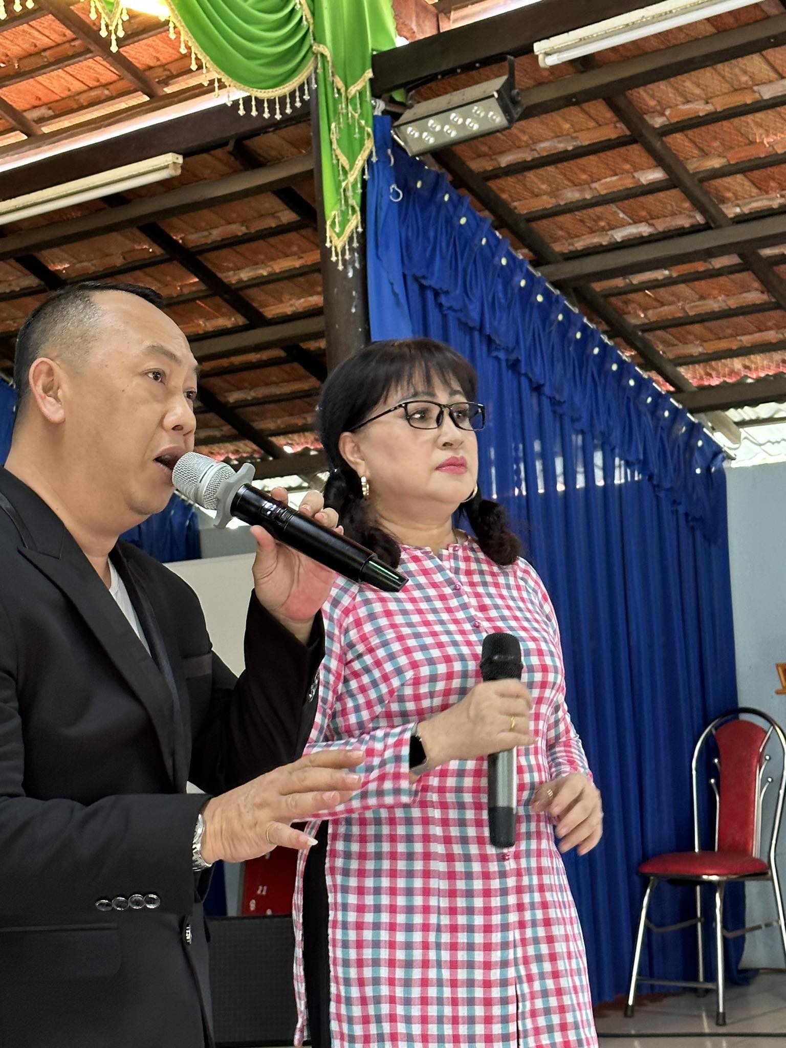 Ca sĩ T&igrave;nh ca Bắc Sơn g&acirc;y x&uacute;c động tại Trung t&acirc;m Bảo trợ x&atilde; hội Ch&aacute;nh Ph&uacute; H&ograve;a - Ảnh 6.