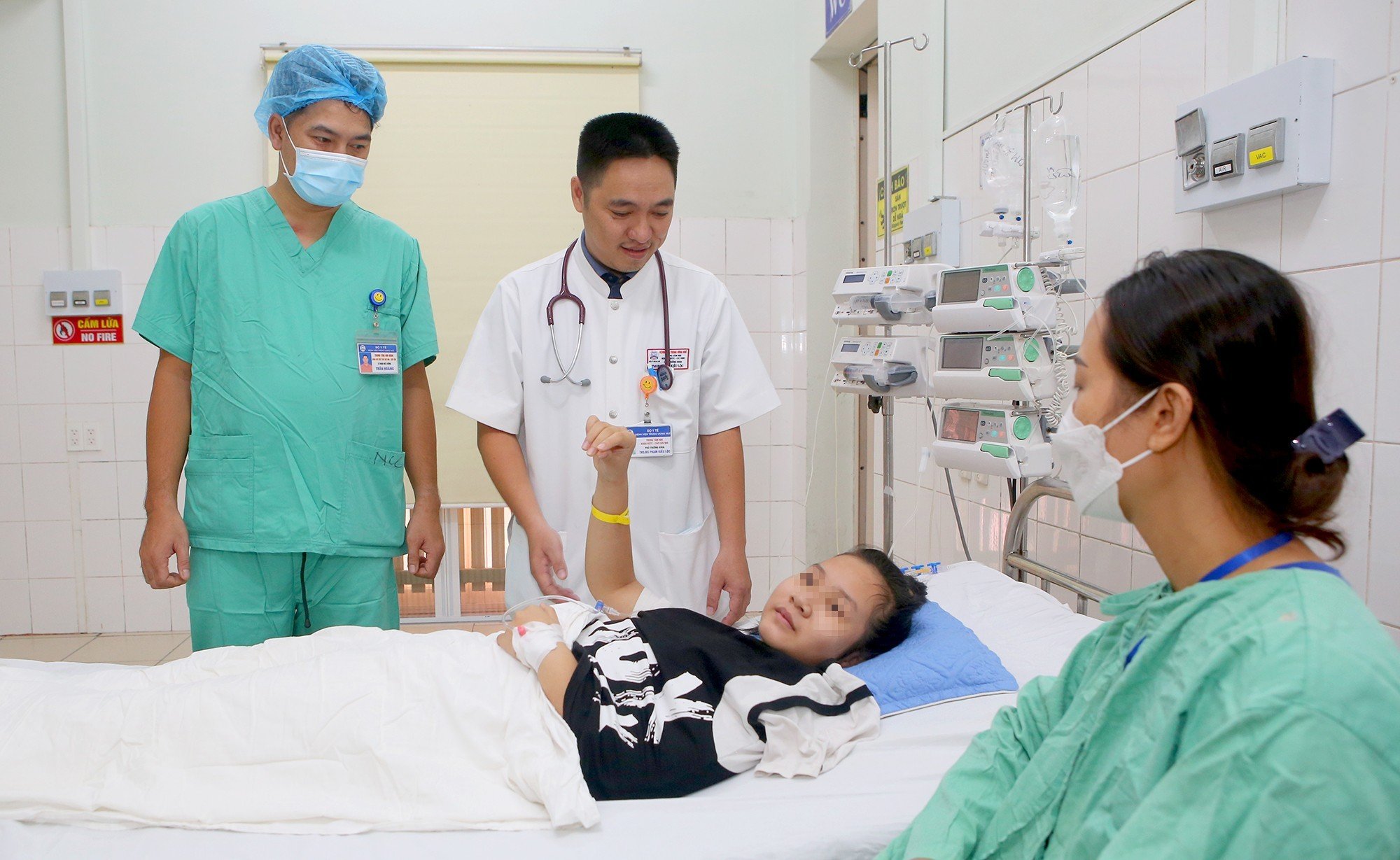 Bác sĩ chạy đua với thời gian cứu sống bệnh nhi bị viêm cơ tim tối cấp