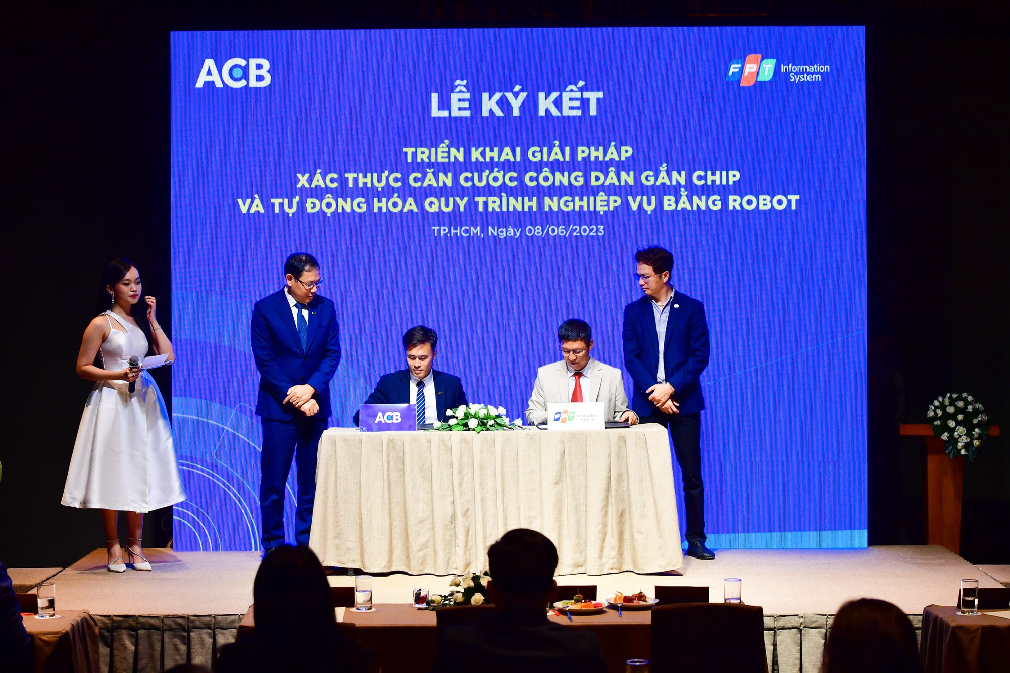ACB cùng FPT triển khai giải pháp xác thực, tự động hóa bằng robot