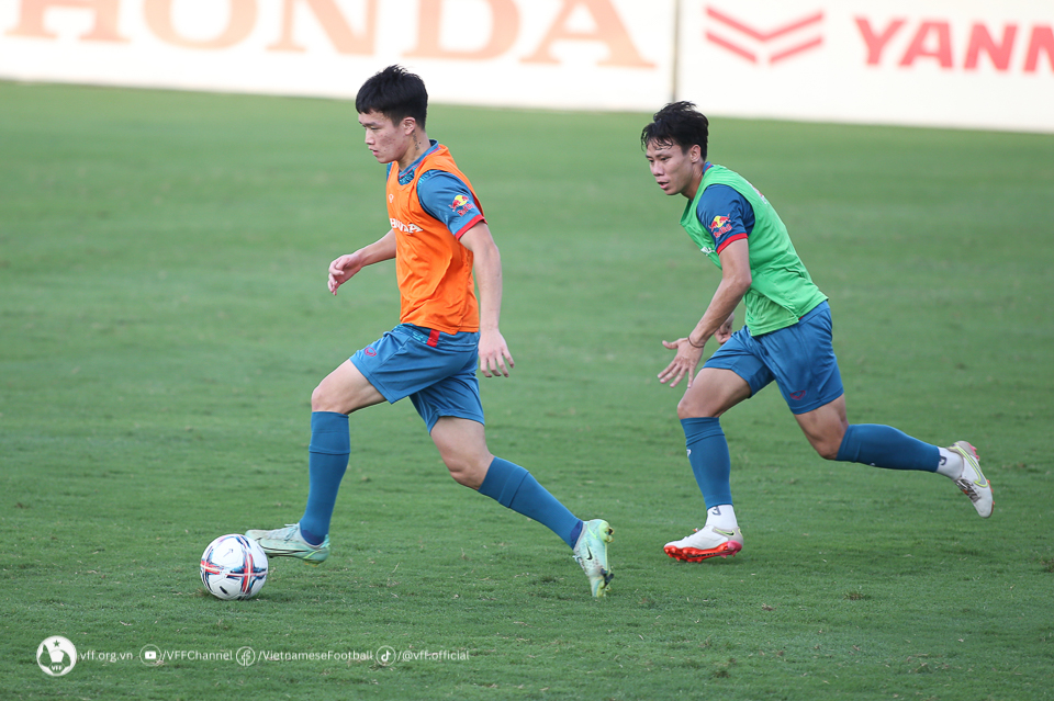 Thủ th&agrave;nh Nguy&ecirc;n Mạnh lỡ hẹn dịp FIFA Days v&igrave; chấn thương - Ảnh 4.
