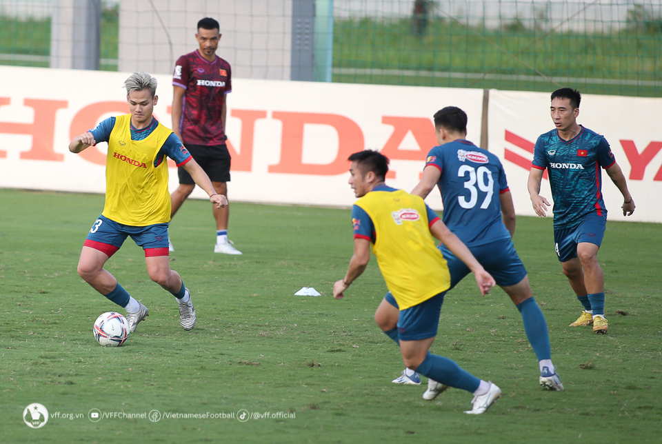Thủ th&agrave;nh Nguy&ecirc;n Mạnh lỡ hẹn dịp FIFA Days v&igrave; chấn thương - Ảnh 3.