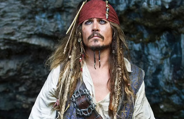 Johnny Depp từ chối làm “cướp biển” vì giận hãng Disney