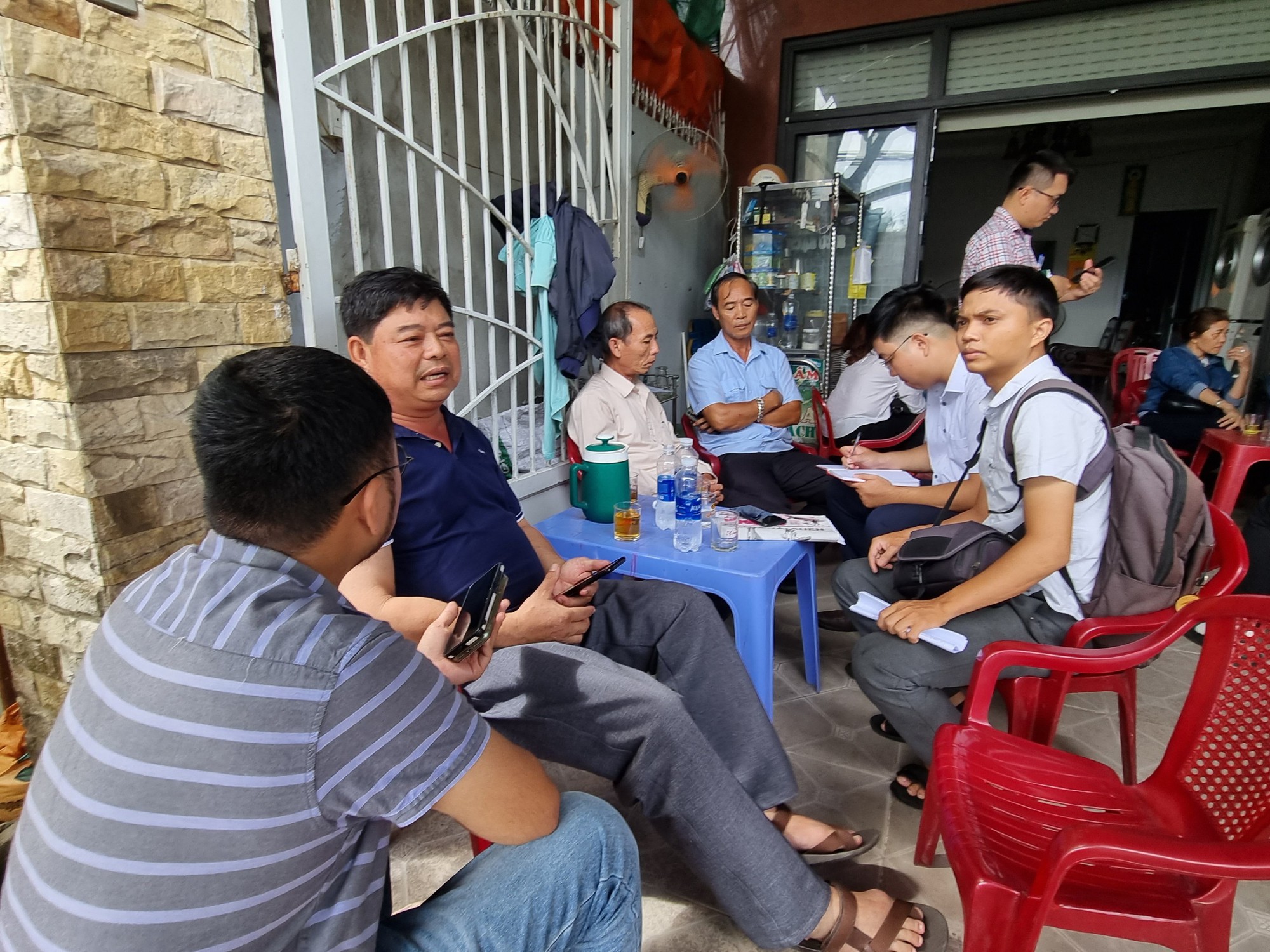 Tài xế, phụ xe tuyến xe buýt Quảng An lại lãn công đòi lương