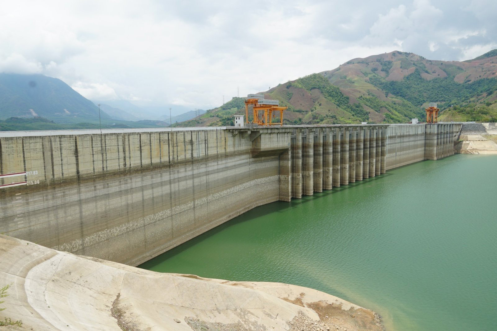Nước về hồ chứa tăng nhẹ, vẫn còn 8 thuỷ điện dừng phát điện