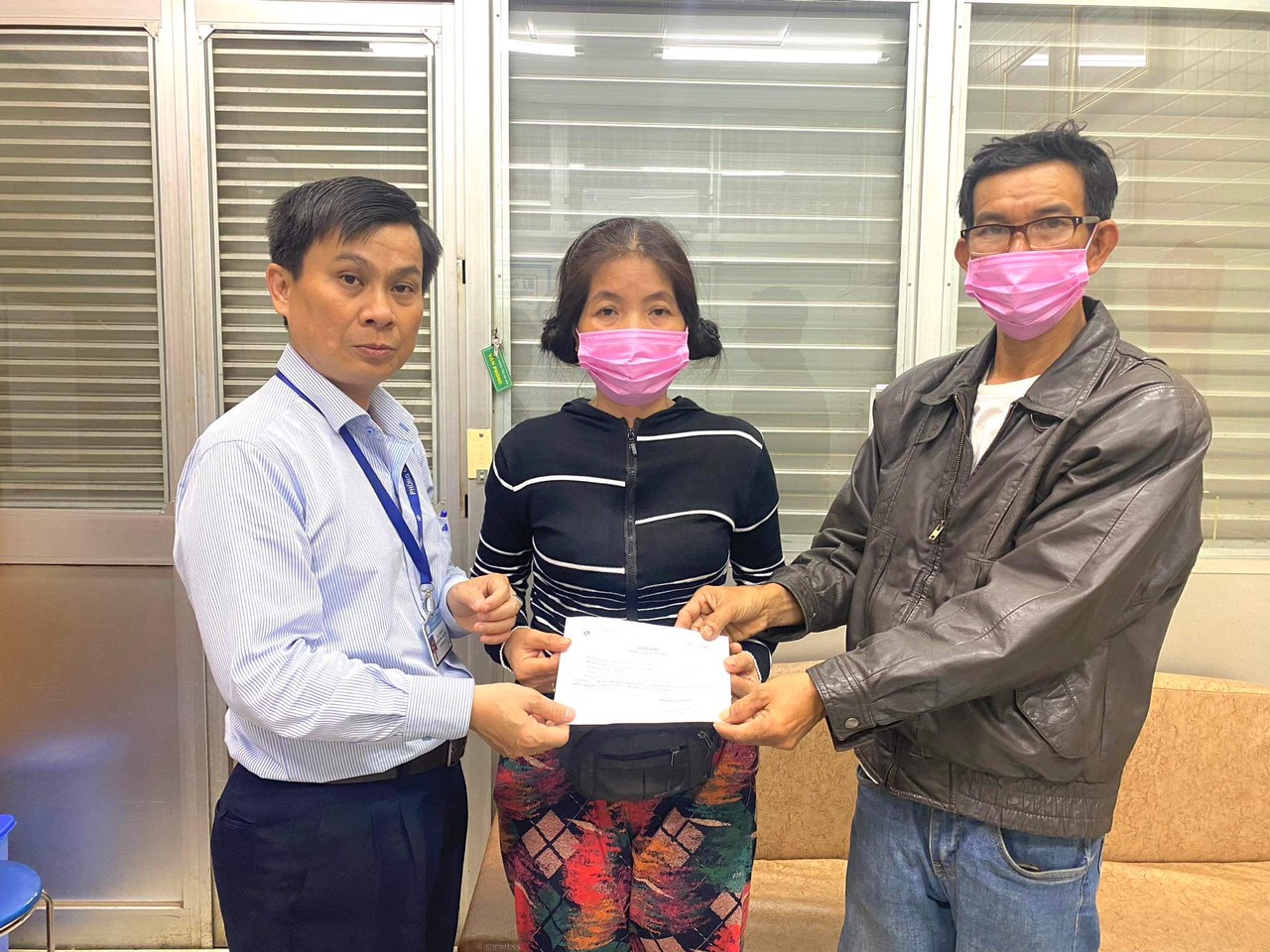2 anh em ngộ độc botulinum xuất viện, được hỗ trợ viện phí