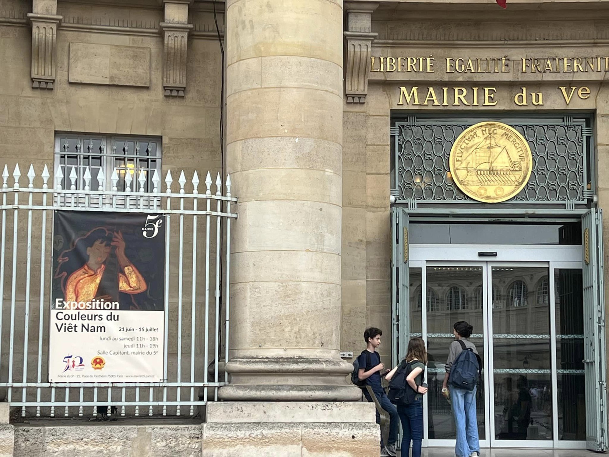 Triển lãm nghệ thuật "Sắc màu Việt Nam" tại Paris
