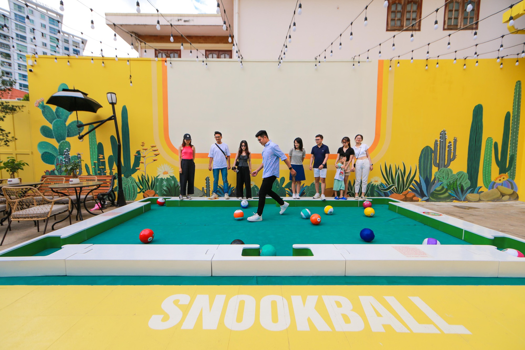 Bạn trẻ hào hứng trải nghiệm môn thể thao "độc lạ" snookball tại TP HCM