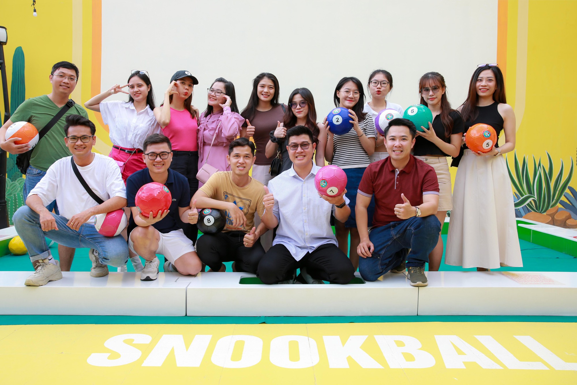 Bạn trẻ h&agrave;o hứng trải nghiệm m&ocirc;n thể thao độc lạ snookball&nbsp;tại TP HCM - Ảnh 6.
