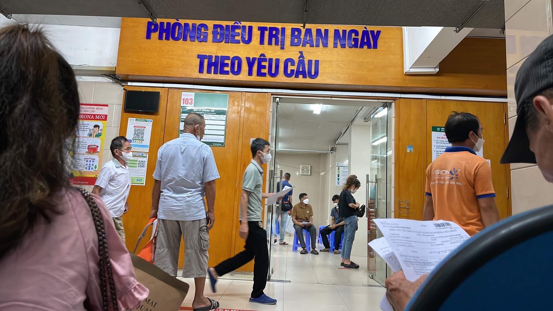 Gi&aacute; kh&aacute;m chữa bệnh y&ecirc;u cầu cao nhất 500.000 đồng, giường bệnh 4 triệu - Ảnh 1.