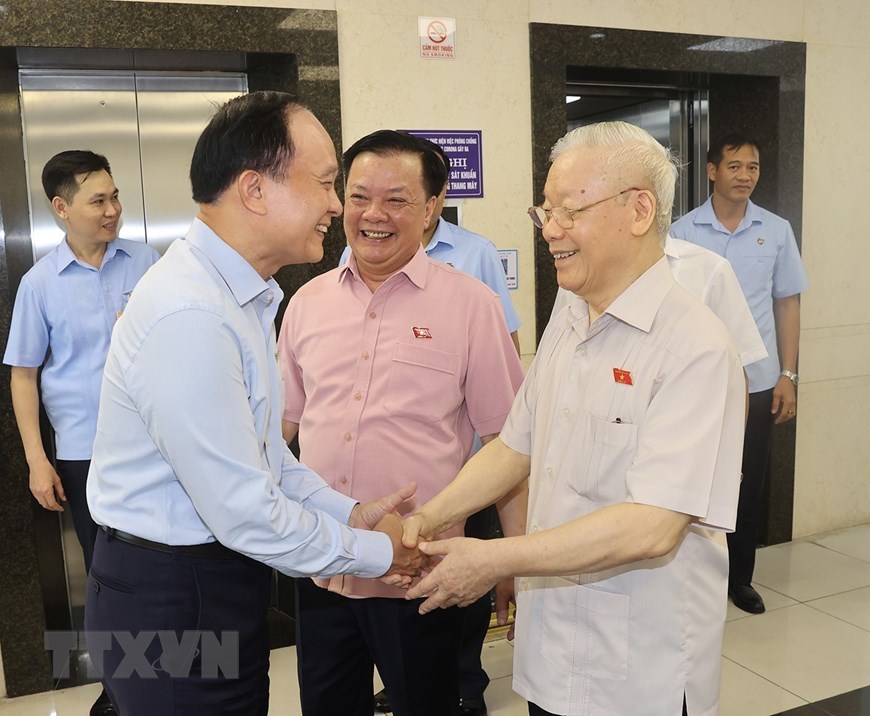 H&igrave;nh ảnh Tổng B&iacute; thư Nguyễn Ph&uacute; Trọng tiếp x&uacute;c cử tri H&agrave; Nội - Ảnh 1.