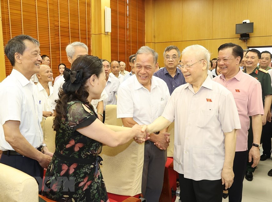 H&igrave;nh ảnh Tổng B&iacute; thư Nguyễn Ph&uacute; Trọng tiếp x&uacute;c cử tri H&agrave; Nội - Ảnh 4.