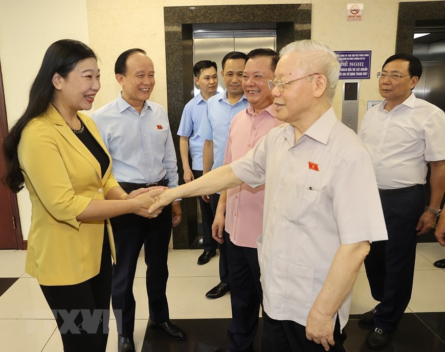 H&igrave;nh ảnh Tổng B&iacute; thư Nguyễn Ph&uacute; Trọng tiếp x&uacute;c cử tri H&agrave; Nội - Ảnh 3.