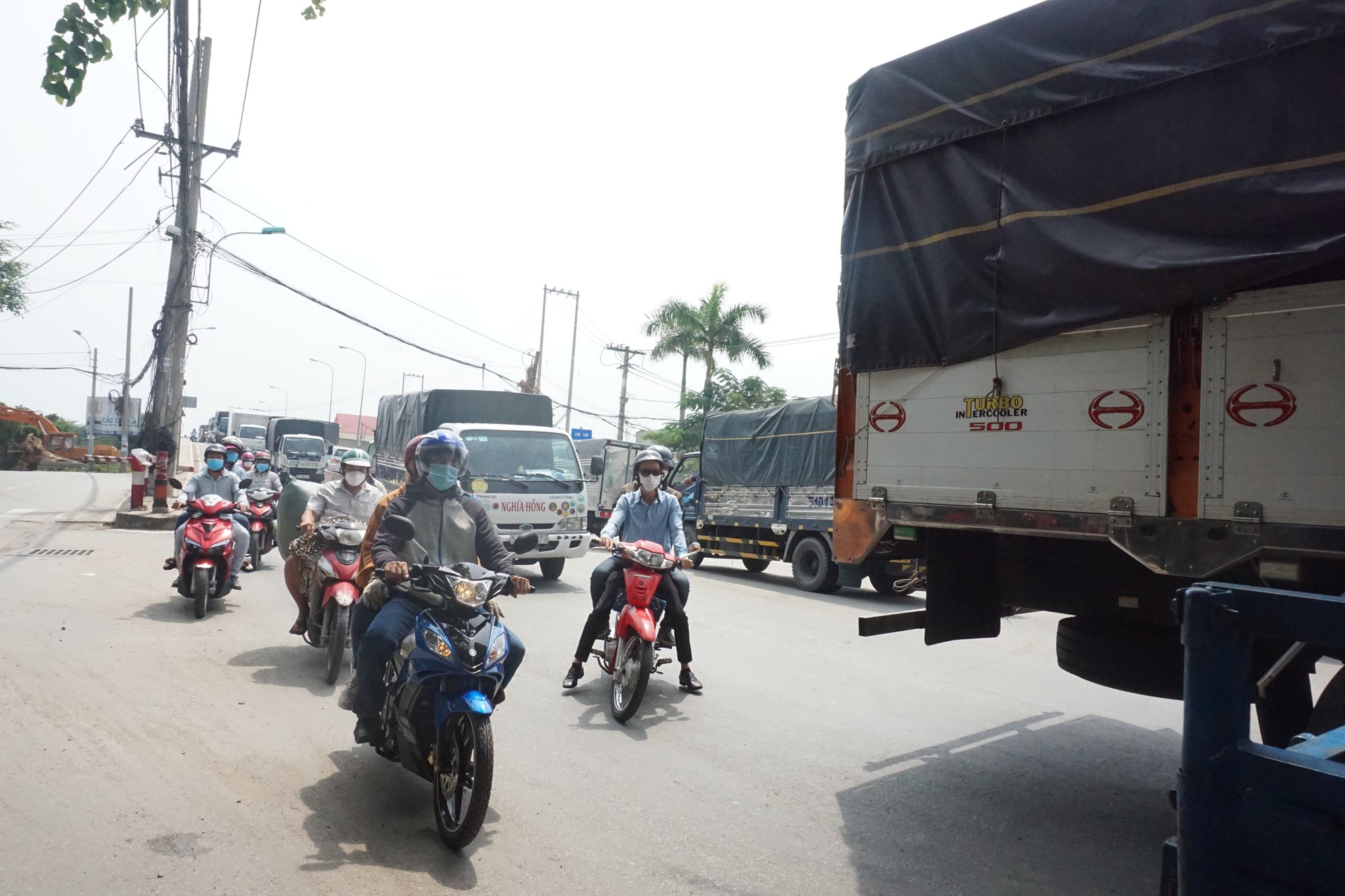 Đề xuất điều chỉnh giao thông 1 nút giao nguy hiểm ở Hóc Môn