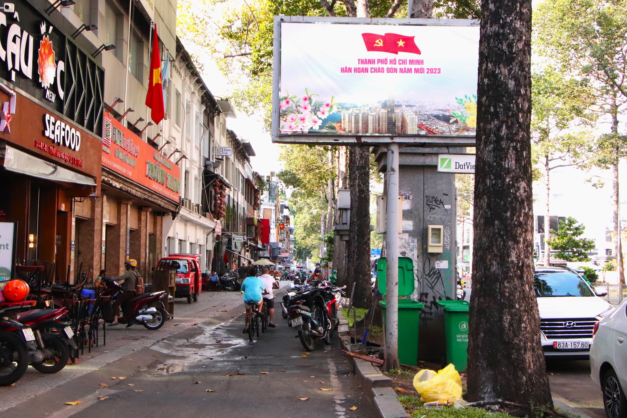 Lạc hậu, nhếch nhác quảng cáo ngoài trời
