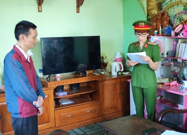 Bắt 3 cán bộ Trung tâm Đăng kiểm 81-03D về hành vi nhận hối lộ - Ảnh 2.