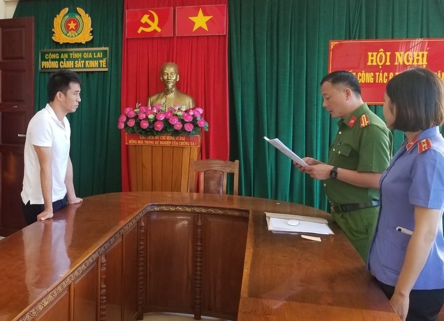 Bắt 3 cán bộ Trung tâm Đăng kiểm 81-03D về hành vi nhận hối lộ - Ảnh 3.