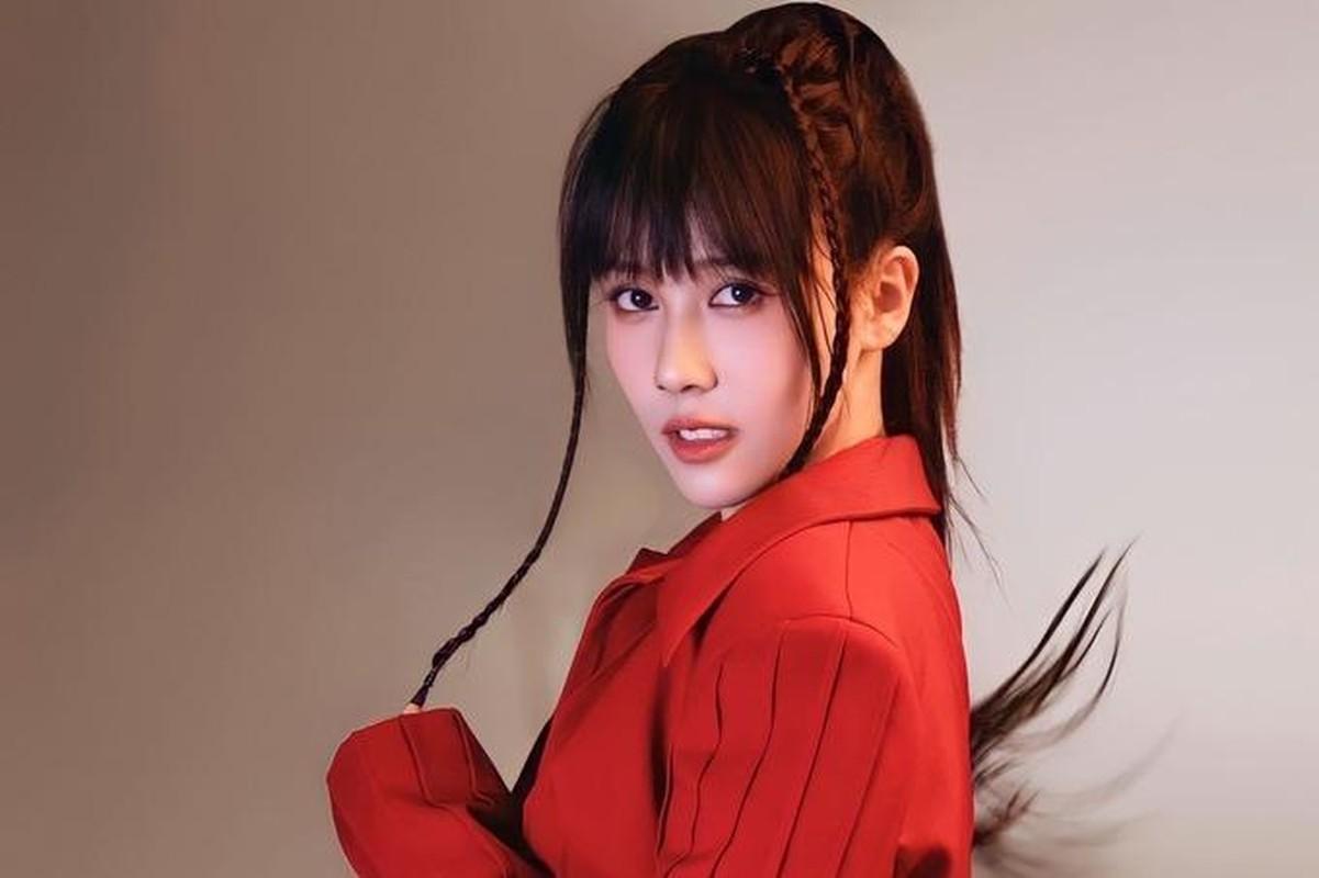 "Thánh nhạc chế" Hậu Hoàng lột xác gợi cảm