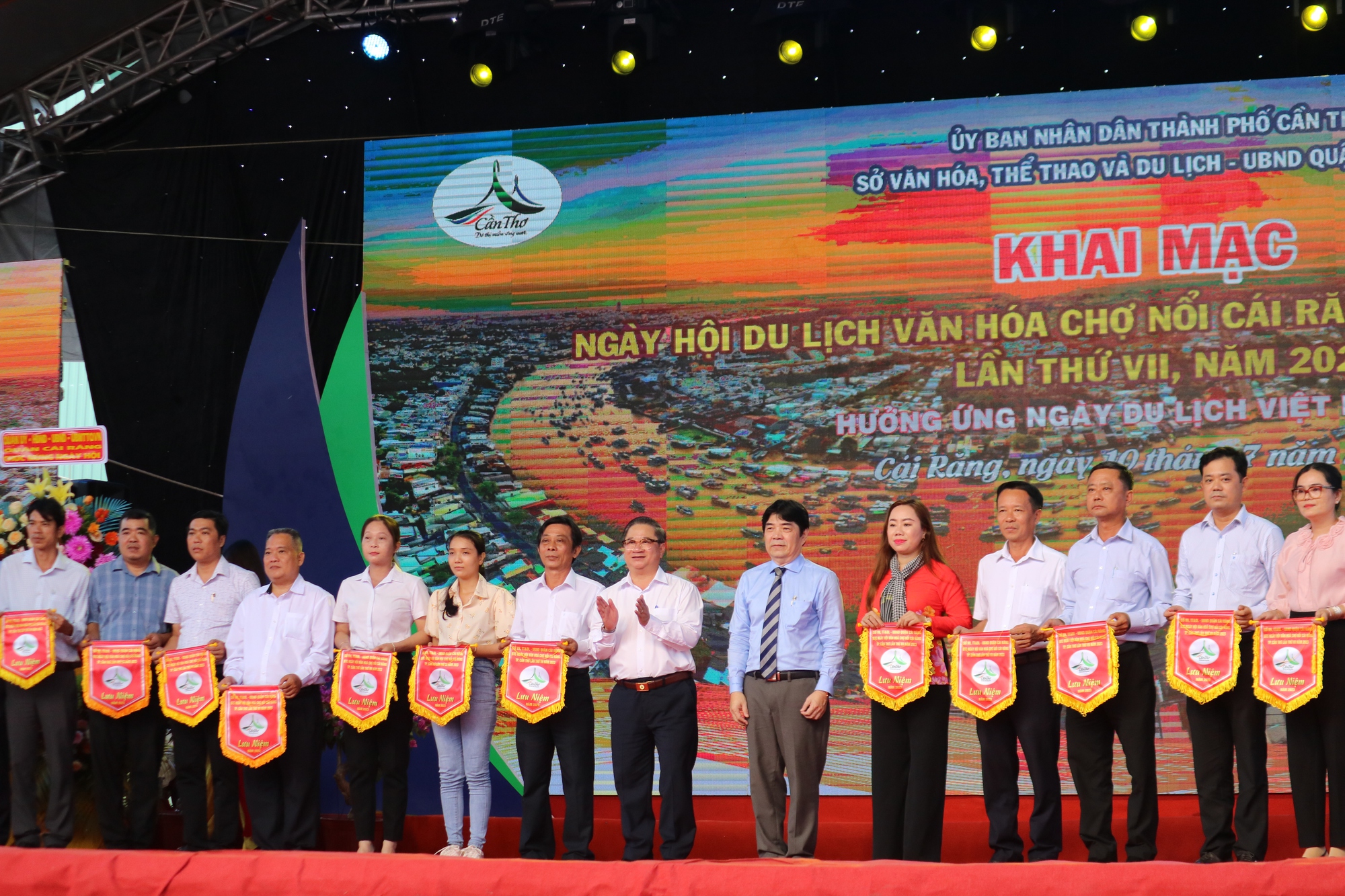 Nhiều hoạt động s&ocirc;i nổi tại Ng&agrave;y hội du lịch Văn h&oacute;a chợ nổi C&aacute;i Răng - Ảnh 10.