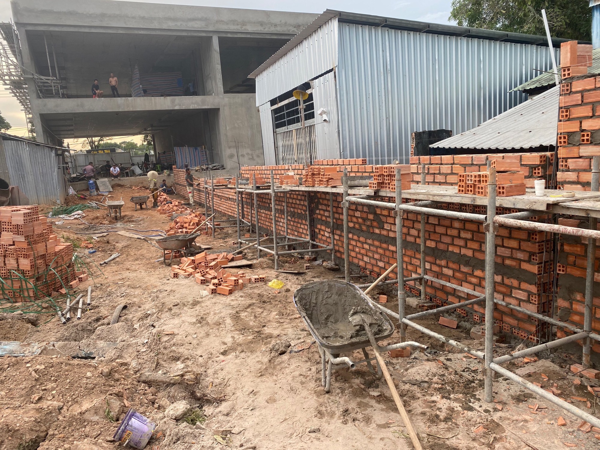 Một người từng làm việc tại văn phòng công chứng ở Phú Quốc bị tố giác - Ảnh 1.