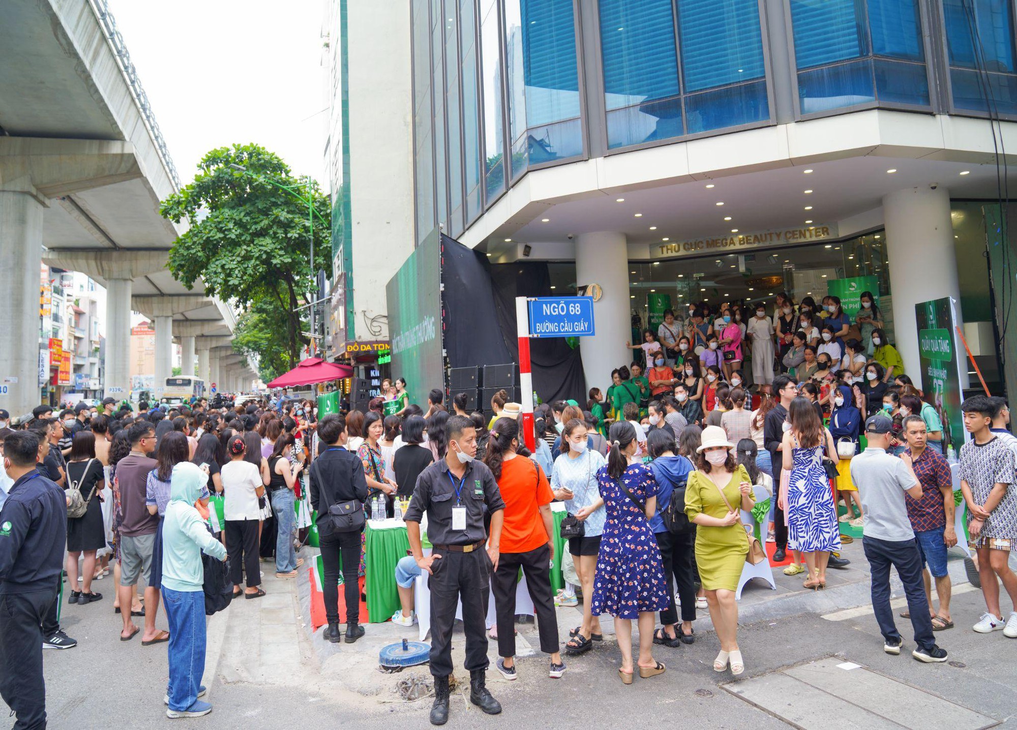 N&oacute;ng 1000 độ C tại si&ecirc;u sinh nhật Thu C&uacute;c 27 năm - Ảnh 2.