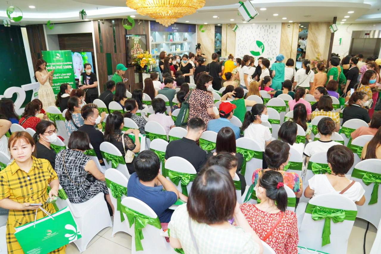 N&oacute;ng 1000 độ C tại si&ecirc;u sinh nhật Thu C&uacute;c 27 năm - Ảnh 3.
