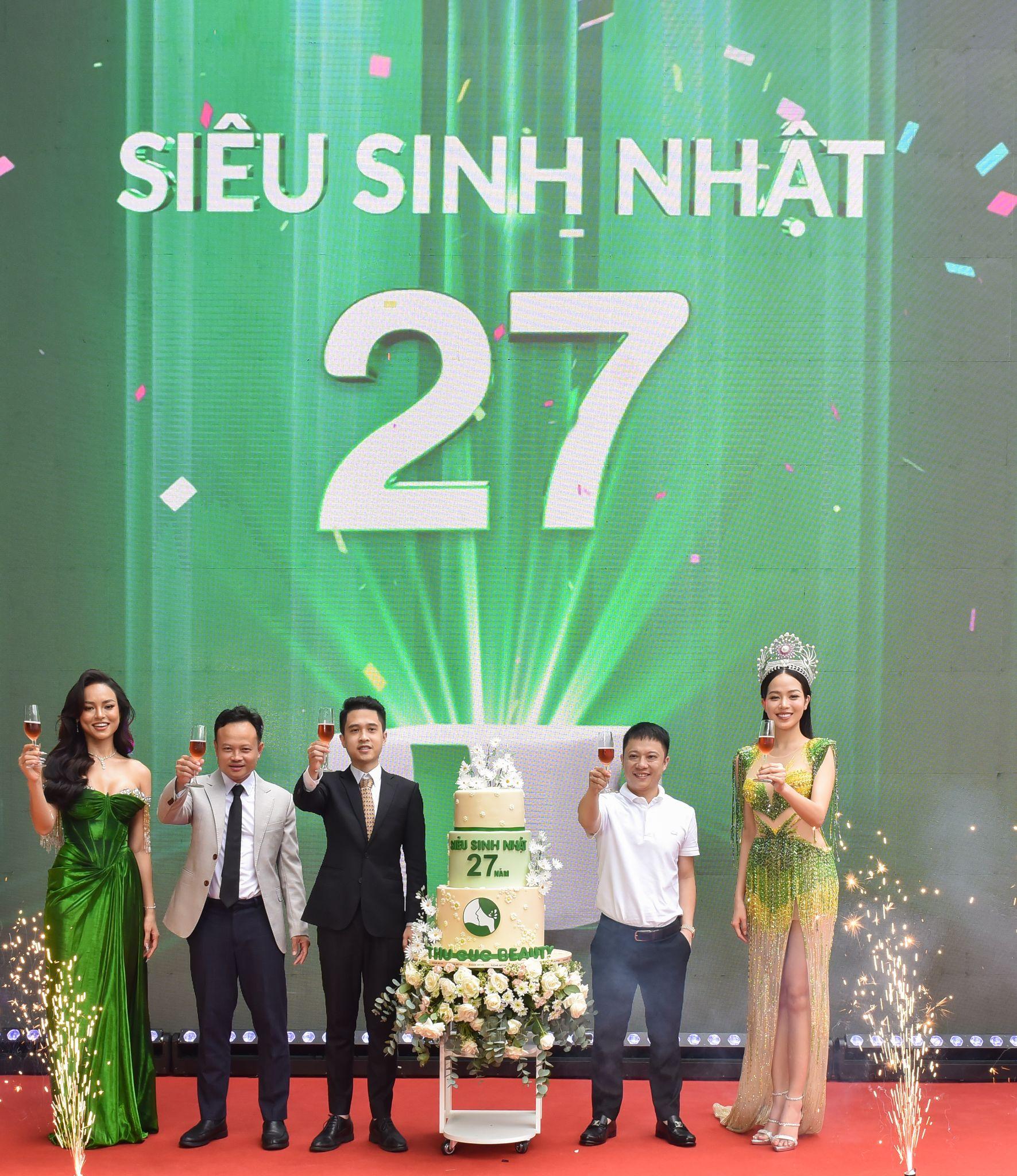 N&oacute;ng 1000 độ C tại si&ecirc;u sinh nhật Thu C&uacute;c 27 năm - Ảnh 5.