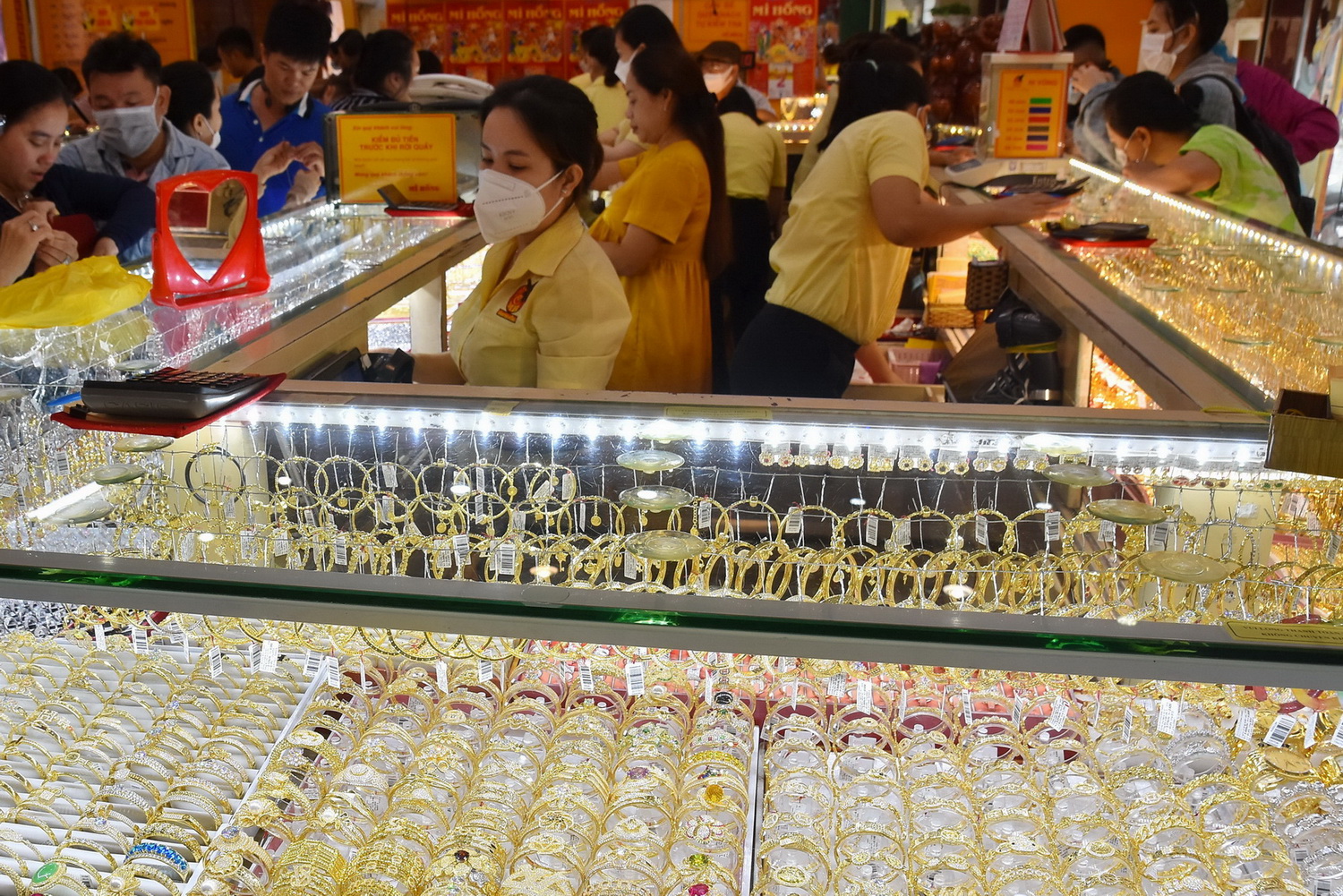 Gi&aacute; v&agrave;ng h&ocirc;m nay 10-7: V&agrave;ng nhẫn, v&agrave;ng trang sức giảm - Ảnh 2.