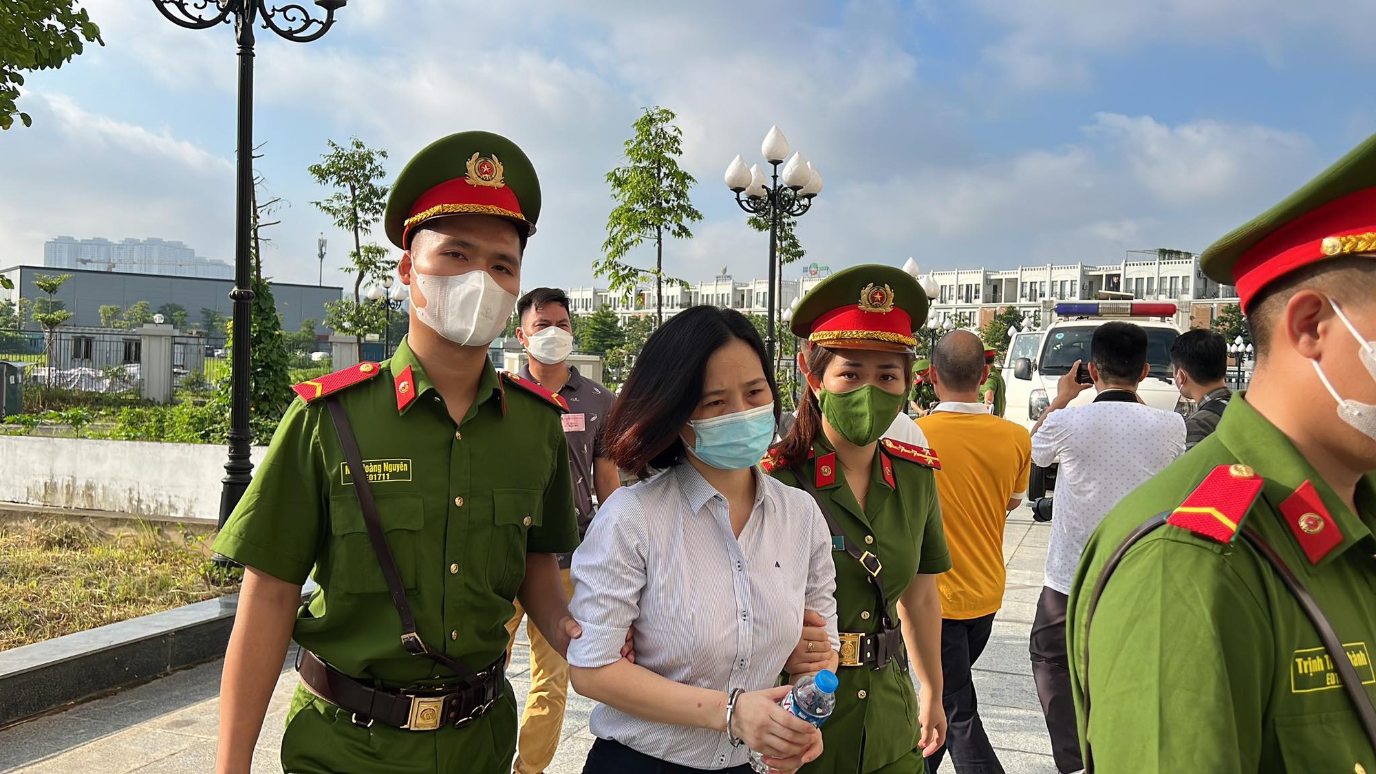 H&igrave;nh ảnh cựu ph&oacute; chủ tịch H&agrave; Nội v&agrave; Quảng Nam hầu to&agrave; - Ảnh 13.