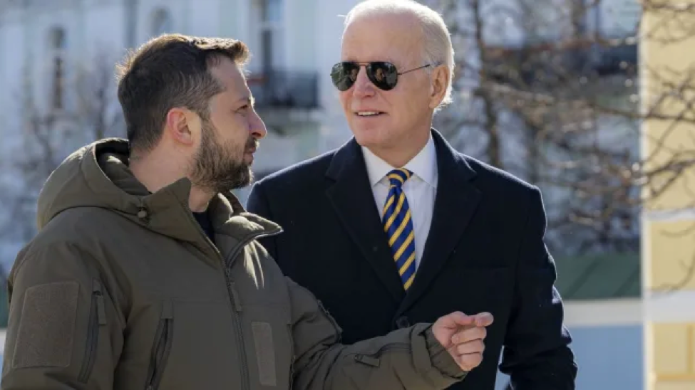 Thừa nhận của Tổng thống Biden về việc gửi đạn chùm cho Ukraine