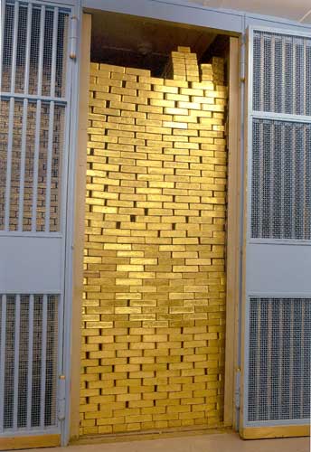 Đằng sau l&agrave;n s&oacute;ng v&agrave;ng ồ ạt hồi hương - Ảnh 1.