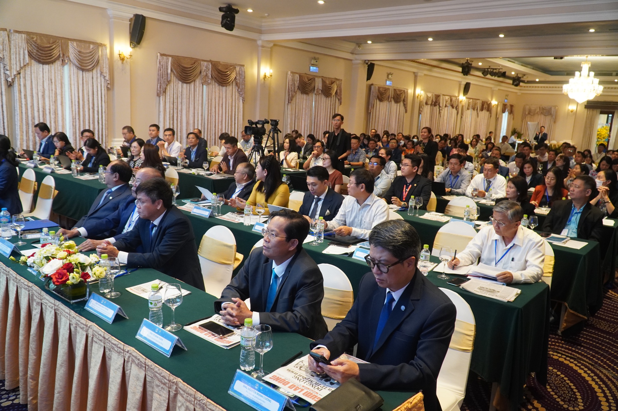 Hơn 100 chuy&ecirc;n gia, giảng vi&ecirc;n trao đổi về tầm quan trọng của truyền th&ocirc;ng số - Ảnh 1.