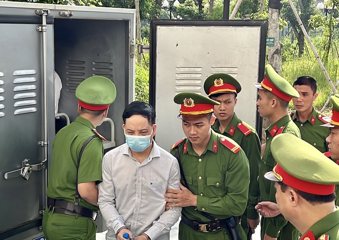 H&igrave;nh ảnh cựu ph&oacute; chủ tịch H&agrave; Nội v&agrave; Quảng Nam hầu to&agrave; - Ảnh 9.