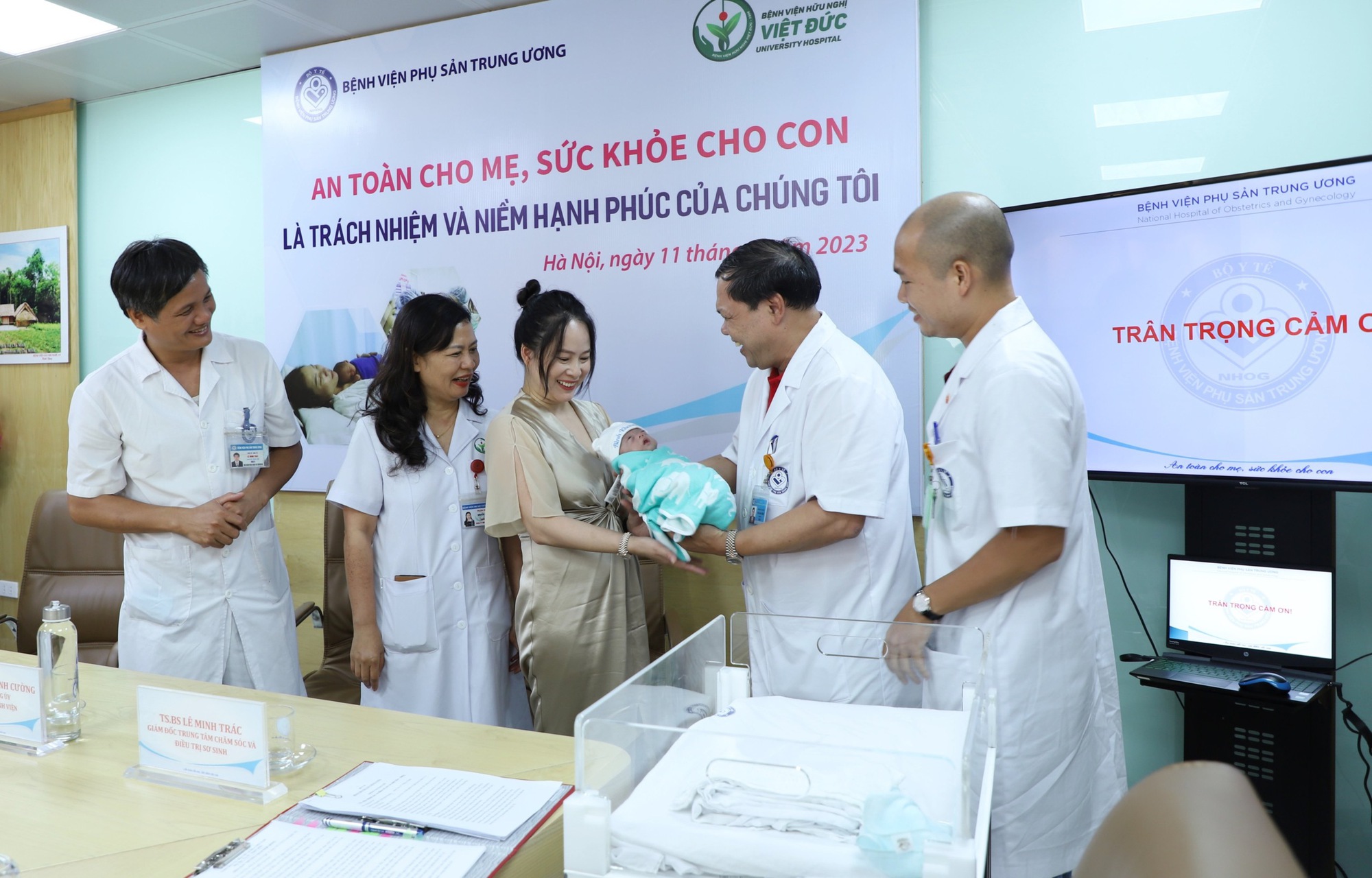 Hồ sơ bệnh &aacute;n đặc biệt của b&eacute; trai 600 gram được nu&ocirc;i sống th&agrave;nh c&ocirc;ng - Ảnh 3.