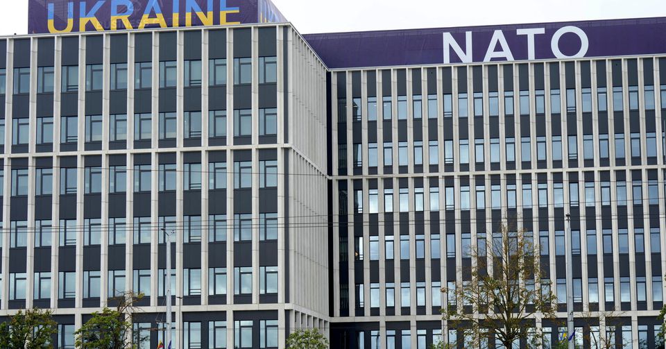Tổng thống Ukraine gửi “tối hậu thư” cho NATO - Ảnh 2.